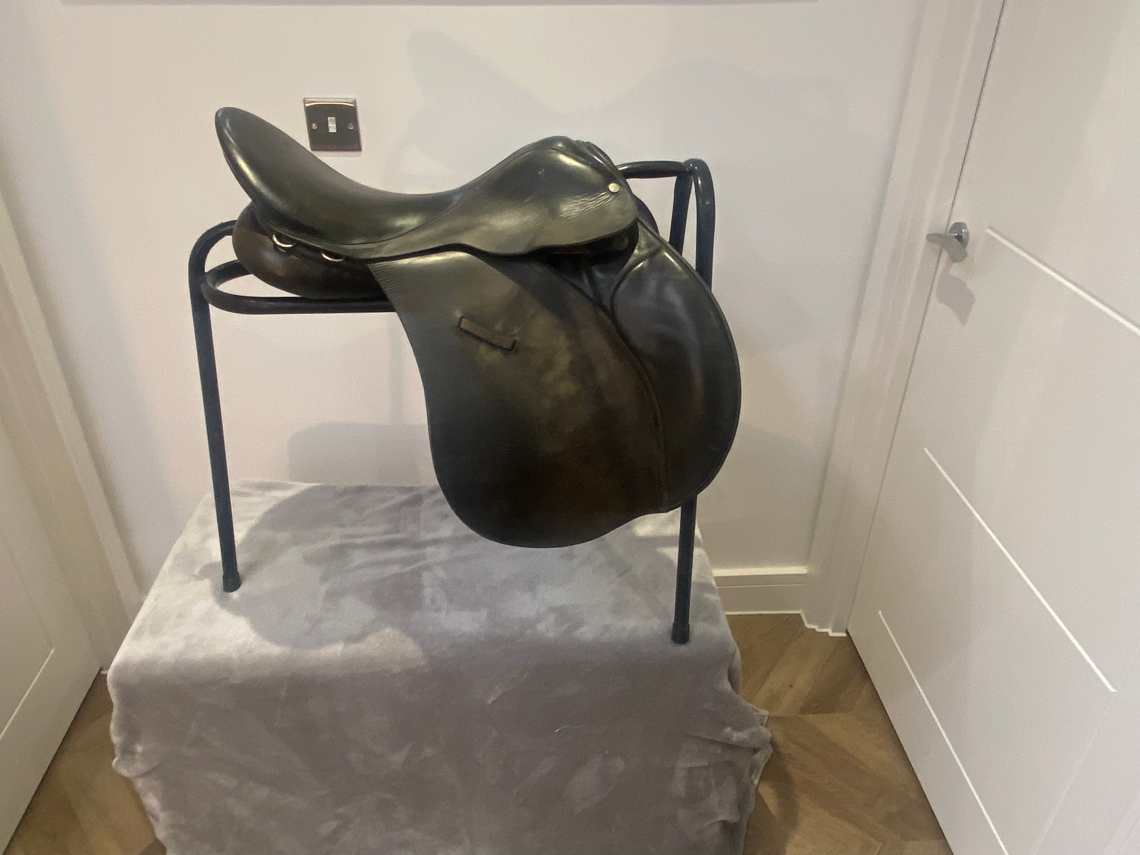 Huntsman Black Leather Saddle with Saddle Stand