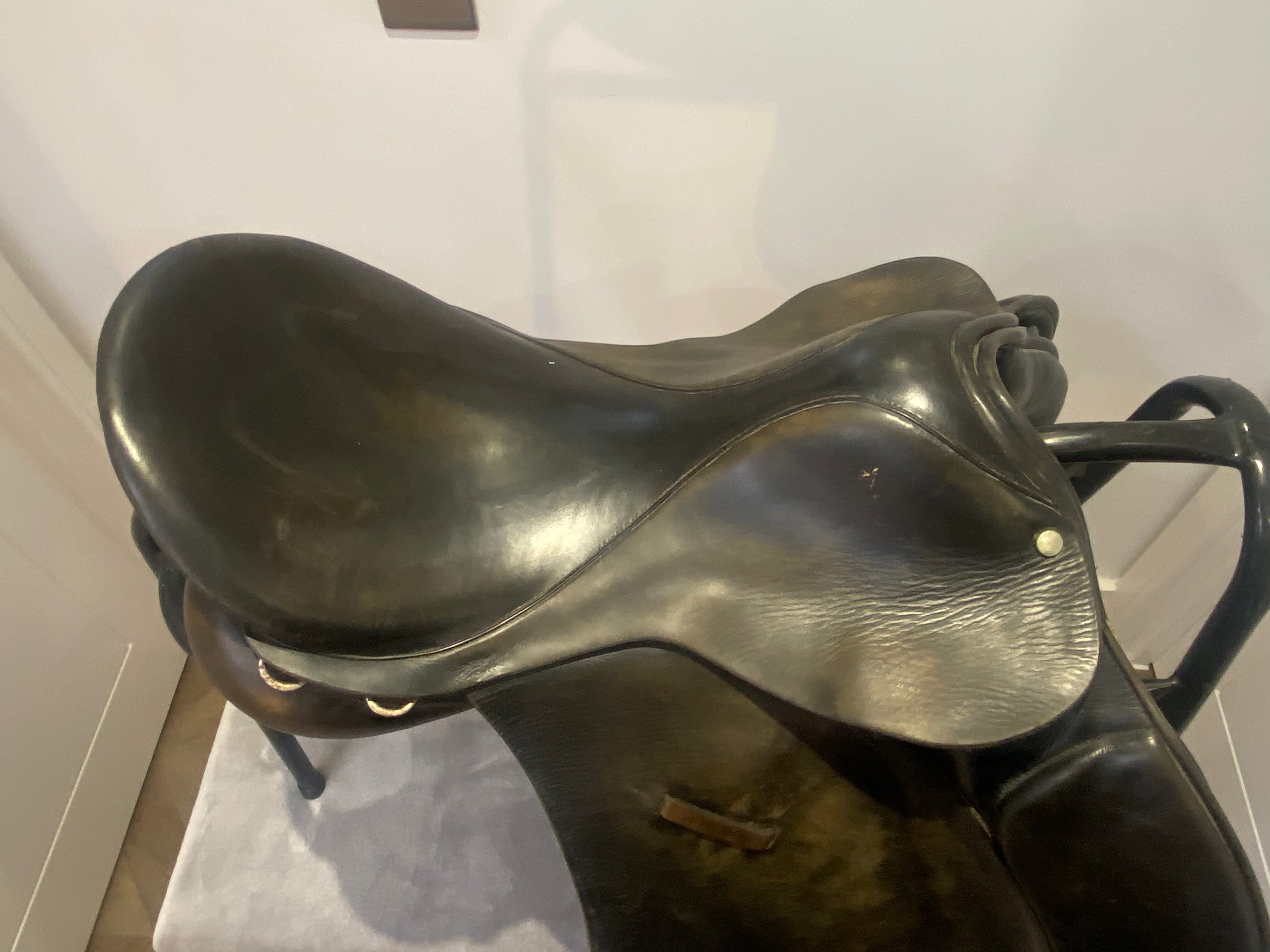 Huntsman Black Leather Saddle with Saddle Stand